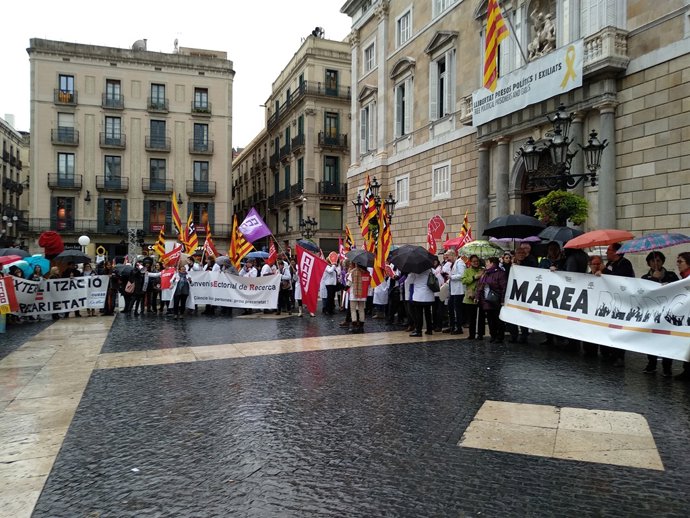 Treballadors i usuaris de la sanitat catalana protesten a Barcelona