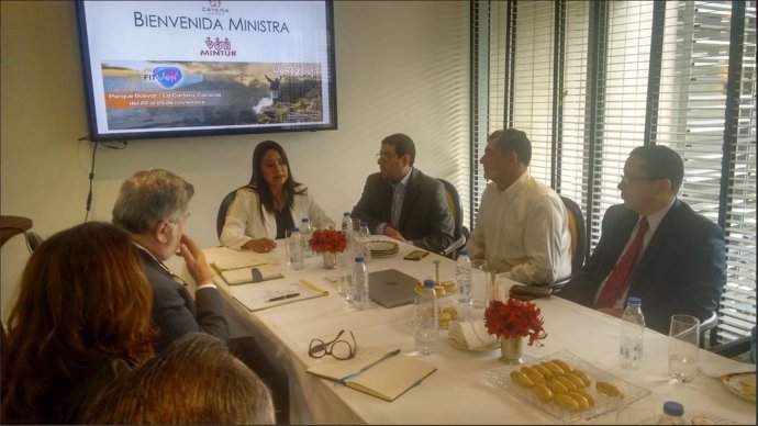 Reunión entre la ministra ed turismo de venezuela y AVECINTEL