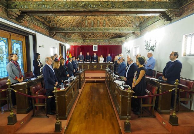 Valladolid.- Minuto de silencio durante la celebración del Pleno de noviembre