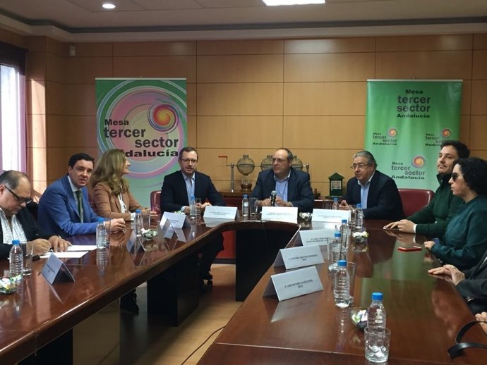 Javier Maroto y Juan Ignacio Zoido se reúnen con el Tercer Sectort
