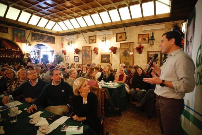 Juanma Moreno participa en un desayuno con mujeres en Jerez de la Frontera