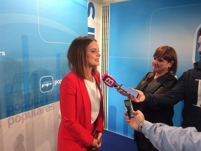 La portavoz del PP, Marga Prohens, declara ante los medios