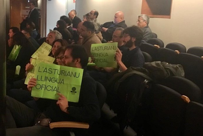 Representantes de colectivos en favor de la cooficialidad