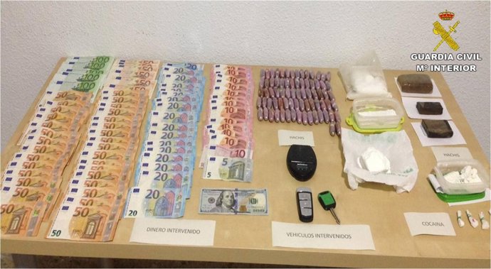 Dinero y drogas incautados en un bar de tapas