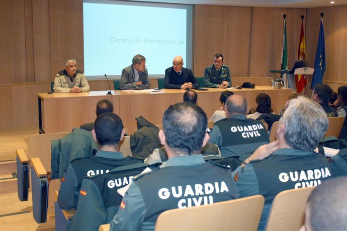 Carmona y Algar (al fondo), durante en encuentro