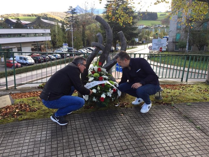 Homenaje en Beasain a ertzainas asesinados por ETA