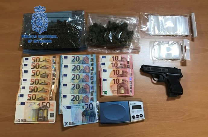 Droga, dinero y pistola