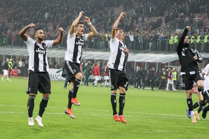 Cristiano celebra con sus compañeros la victoria de la Juventus ante el Milan