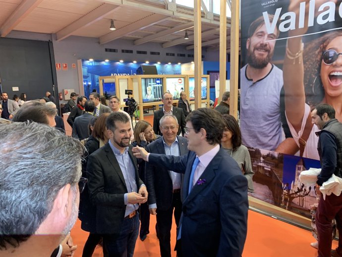 Valladolid. Tudanca saluda a Mañueco en Intur