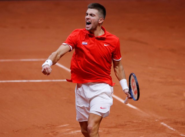Borna Coric  celebra su victoria en la final de la Davis entre Francia y Croacia