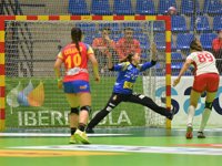 España gana con solvencia a Polonia en su preparación para el Europeo de balonmano