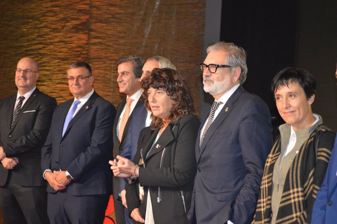 La consellera Teresa Jordà y el alcalde Félix Larrosa