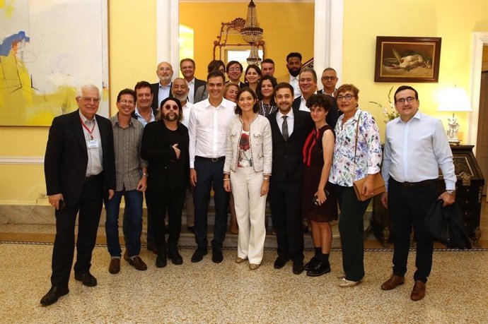Pedro Sánchez se reúne en La Habana con miembros de la sociedad civil