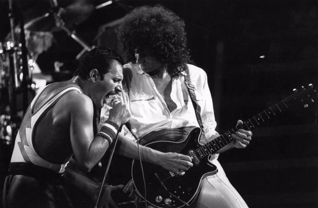 FREDDIE MERCURY Y BRIAN MAY