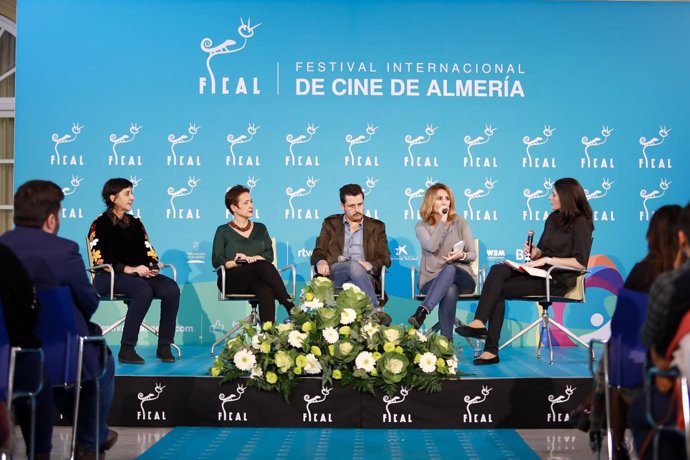 El director Kike Maíllo ha participado en la mesa redonda Movistar+.