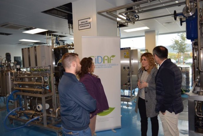 Junta resalta la tecnología de la planta piloto de Cidaf
