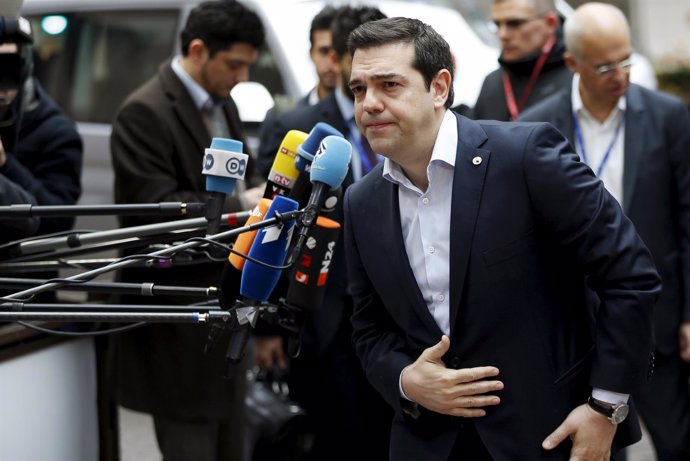 Micrófonos de la prensa y Alexis Tsipras