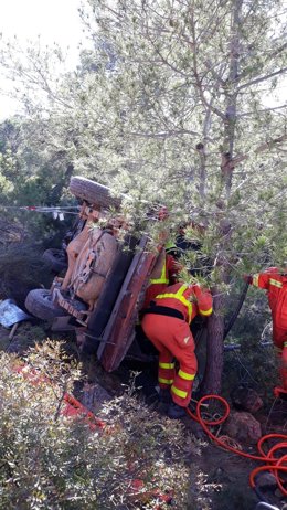 Coche volcado en Olocau (Valencia)