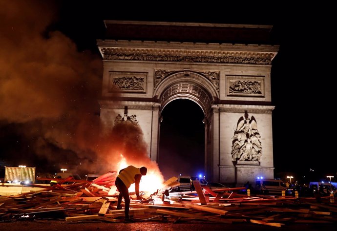 Disturbios protagonizados por los 'chalecos amarillos' en París