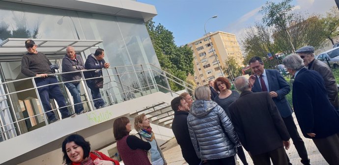 Reunión del alcalde de Sevilla con vecinos de Andalucía Residencial