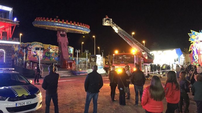 Atracción de feria atascada en Elche