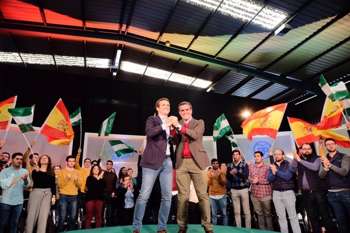 Pepe Ortiz con Pablo Casado en un acto de campaña