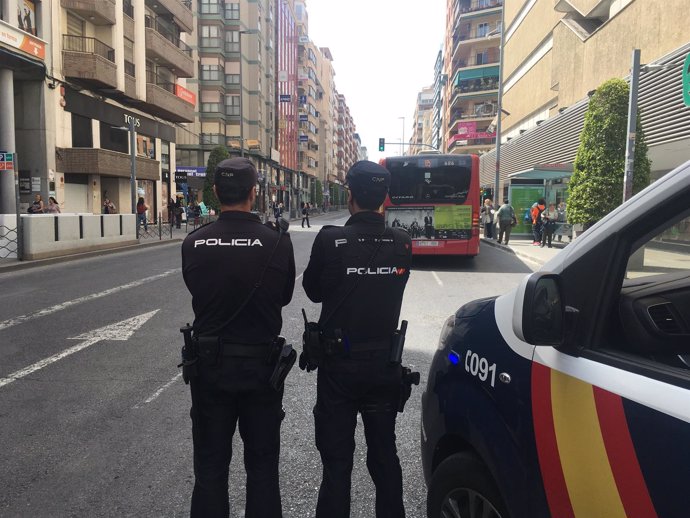 Agentes de Policía Nacional en Alicante