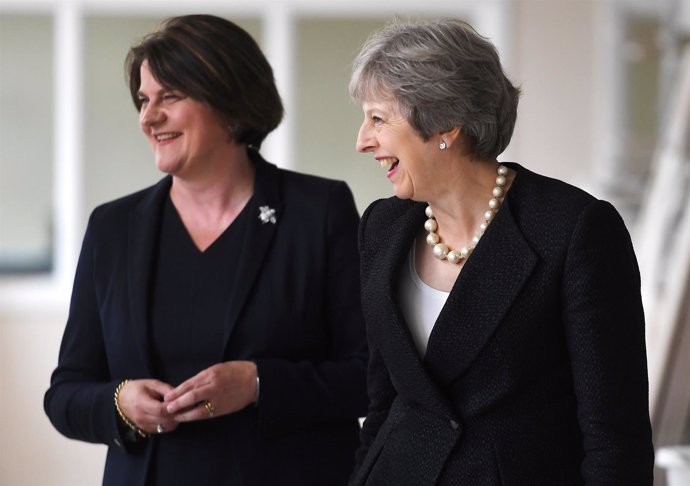 Arlene Foster y Theresa May