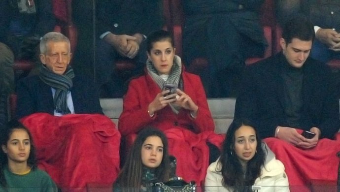 Carolina Marín y José Mercé en el 'Atleti-Barça'