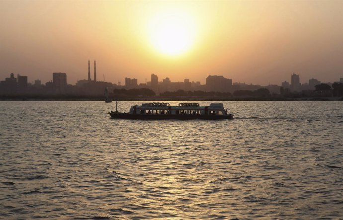 Ferry en el río Nilo