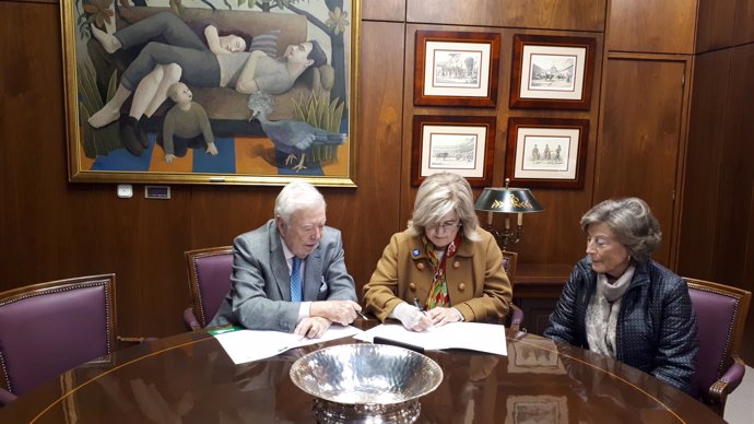 Firma del convenio entre Caja Rural del Sur y Manos Unidas