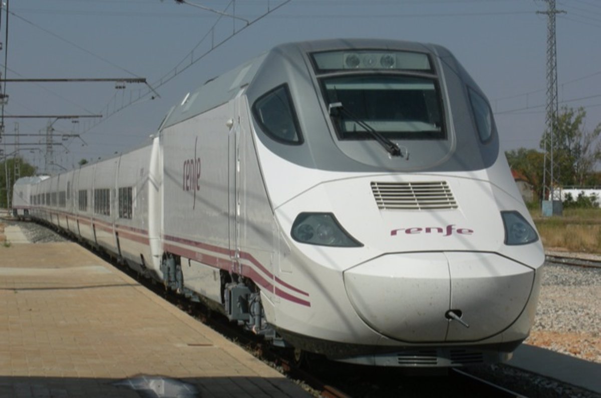 Renfe Pone En Marcha El Talgo Entre Madrid Y Granada