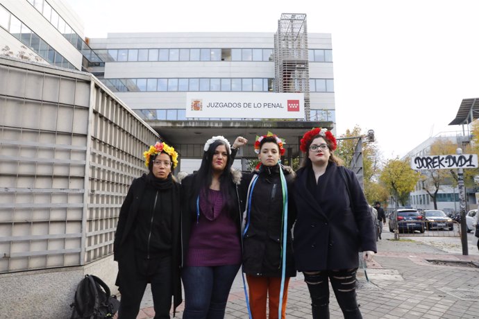 Juicio oral contra las activistas de Femen que asaltaron la Catedral de la Almud