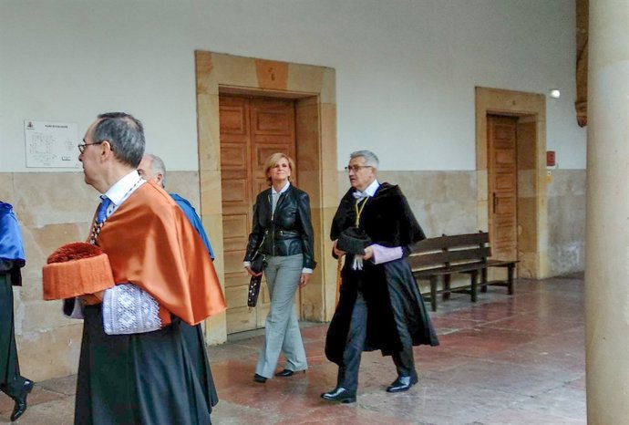 EL rector Santiago García Granda preside el acto de Santa Catalina