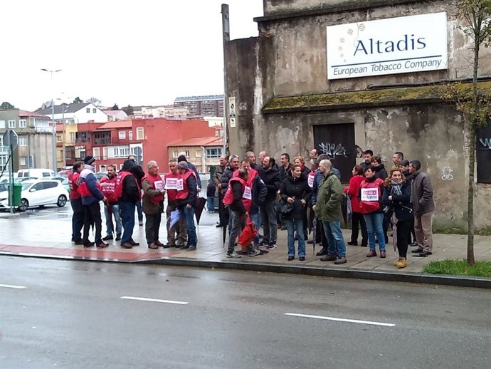 La plantilla de Fundinorte se concentra frente al Parlamento