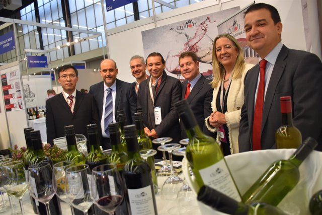 Page en inauguración World Bulk Wine Exhibition