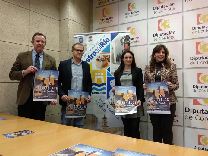 Gómez (centro), presenta 'Reflejos' con Castro del Río como protagonista