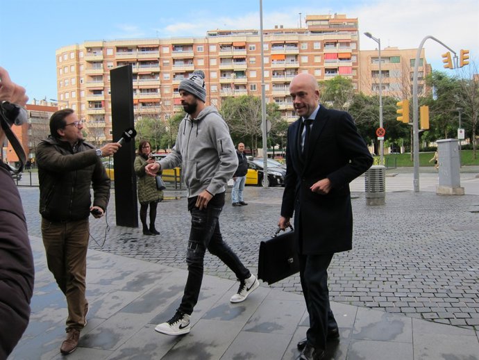 El Futbolista Gerard Piqué A La Ciutat De la Justícia