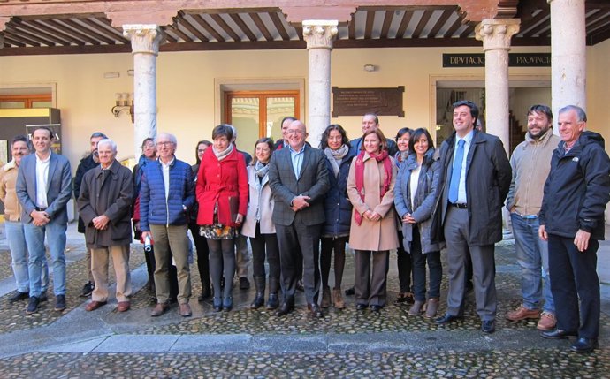 Valladolid.- Firma de ayudas cooperación Diputación