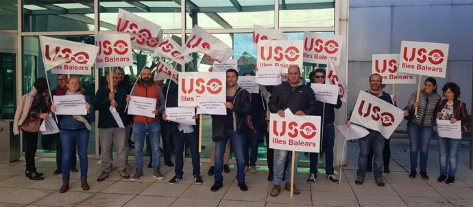 USO se manifiesta por la concertada ante la Conselleria de Eduación