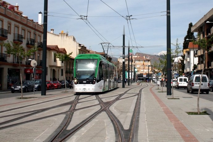 El metro a su paso por Albolote