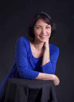 La escritora cubano-estadounidense Daína Chaviano