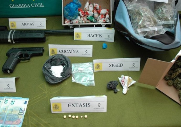 Droga y utensilios incautados en la operación Huerto Verde 26-11-2018