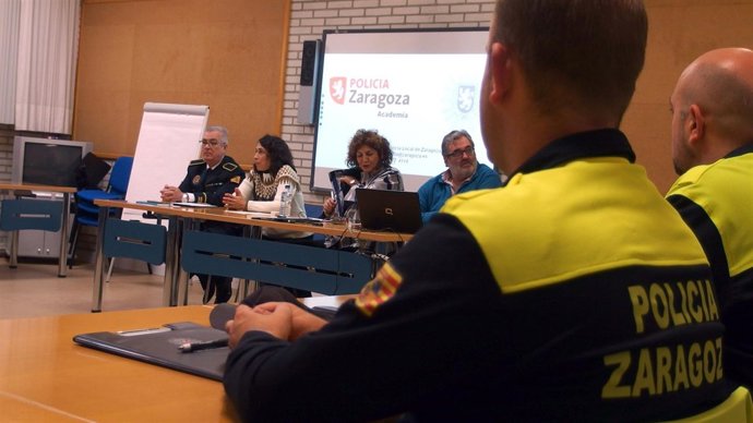 La nueva Unidad de Mediación de la Policía Local inician la formación
