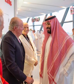 El Rey Juan Carlos y el príncipe heredero de Arabía Saudí, Mohamed bin Salman
