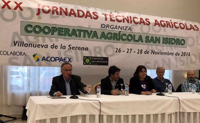 Autoridades en las II Jornadas Técnicas Agrícolas de la Cooperativa San Isidro