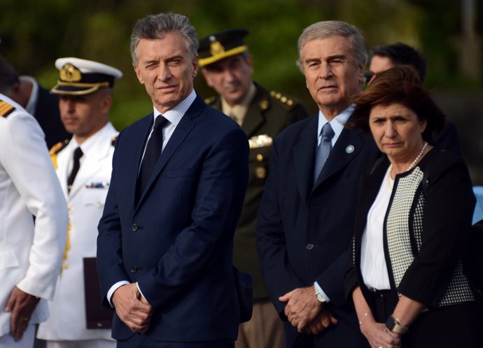 Argentine President Mauricio Macri, alongside Defense Minister Oscar Aguad and M
