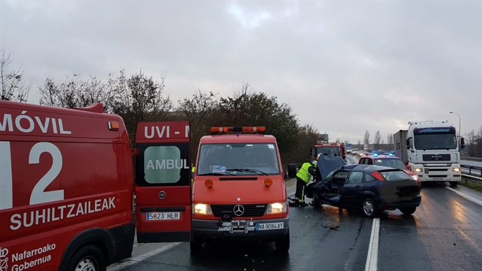 Bomberos atienden accidente en la A-15.
