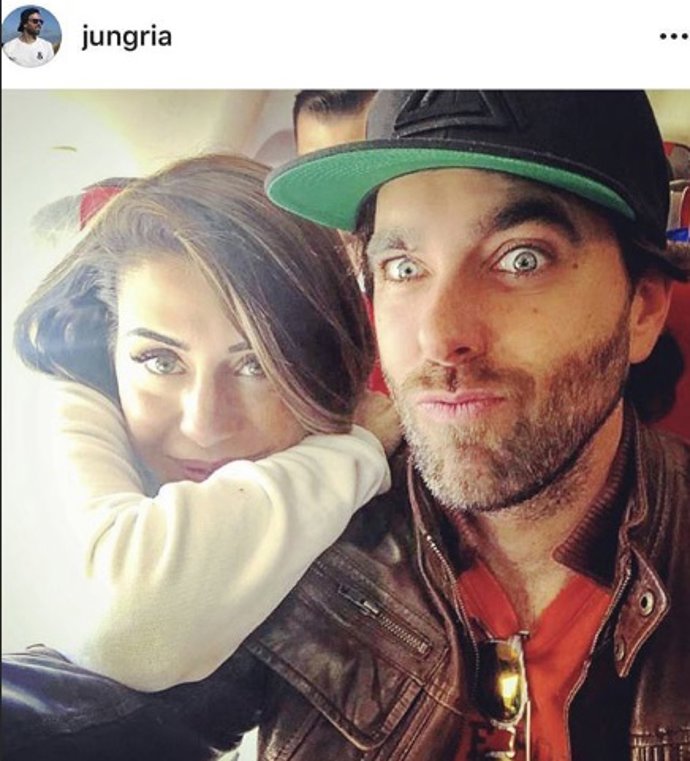 Intagram Elena Tablada y Javier Ungría en el avión de camino a Cuba