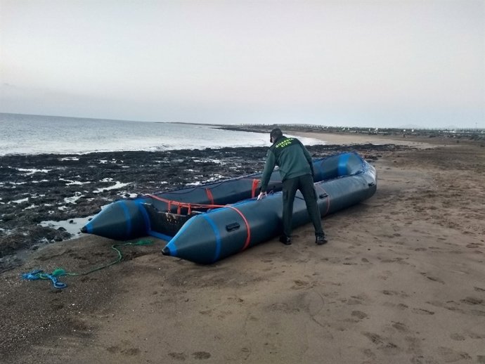 Zodiac en la que han llegado los inmigrantes a San Bartolomé (Lanzarote)